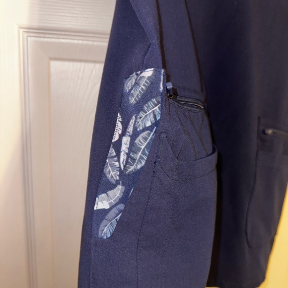 FIGS SCRUB TOP - Picture 6 of 7